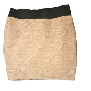Slim fitting skirt